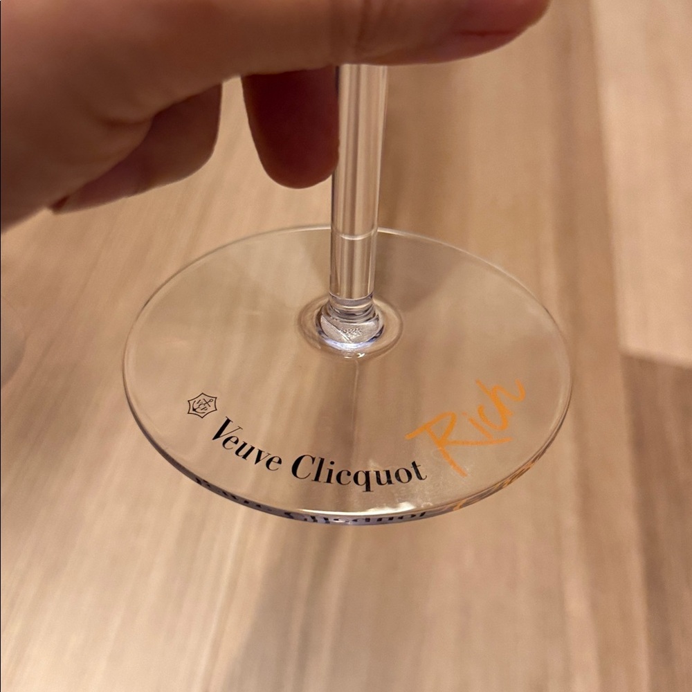 Veuve Clicquot Rich Champagne Wide-Bowled Plastic Goblets - Picture 2 of 6